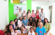 Teachers dari Loly Kids berkunjung ke rumah anyo